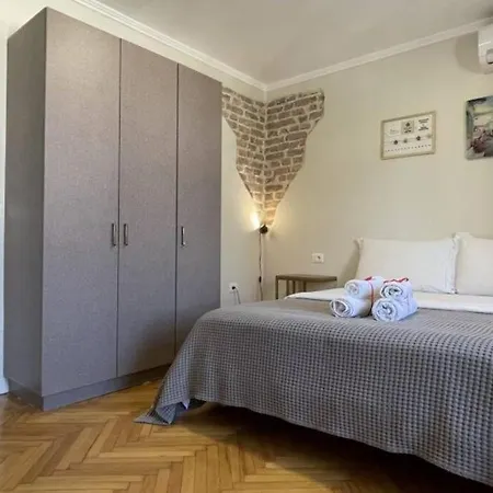 Apartman M. Shyri Str.1 *